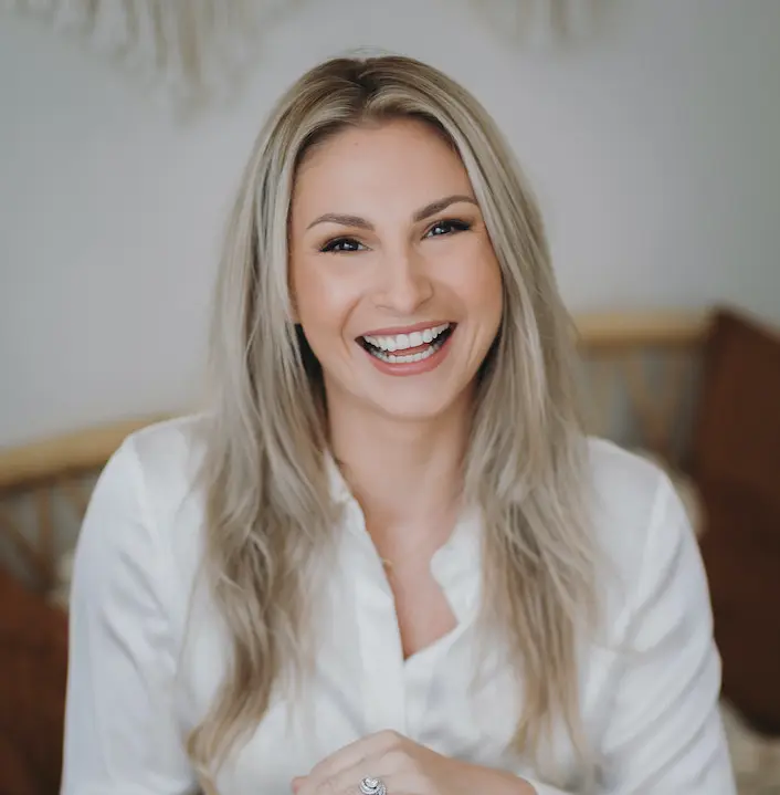 Bio picture of Emily Andrews: therapist at Khiron Clinics - Global Trauma Recovery Center